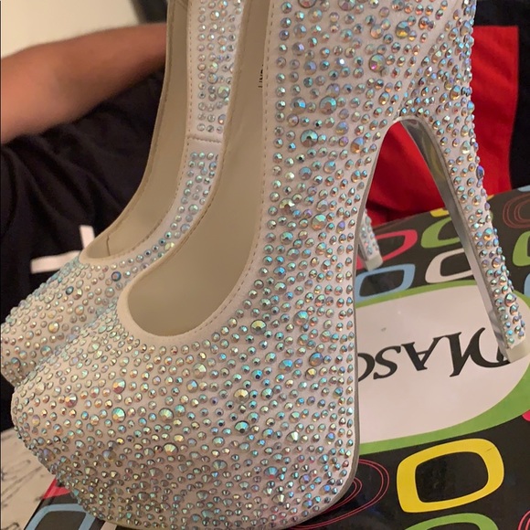 High heels - Picture 4 of 4